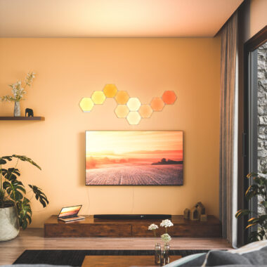 Hexagons - Living Room with Screen Mirror
